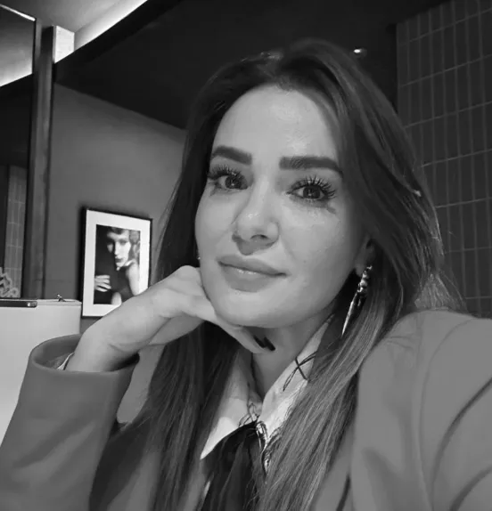 (params = {}, options = {}) => {
	return {
		de: home_brief_testimonial_2_author$1,
		en: home_brief_testimonial_2_author$2
	}[options.languageTag ?? languageTag()]()
} Portrait