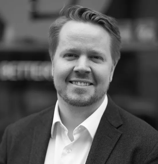 (params = {}, options = {}) => {
	return {
		de: home_brief_testimonial_1_author$1,
		en: home_brief_testimonial_1_author$2
	}[options.languageTag ?? languageTag()]()
} Portrait