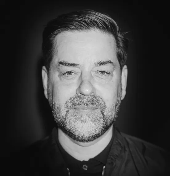 (params = {}, options = {}) => {
	return {
		de: home_brief_testimonial_3_author$1,
		en: home_brief_testimonial_3_author$2
	}[options.languageTag ?? languageTag()]()
} Portrait